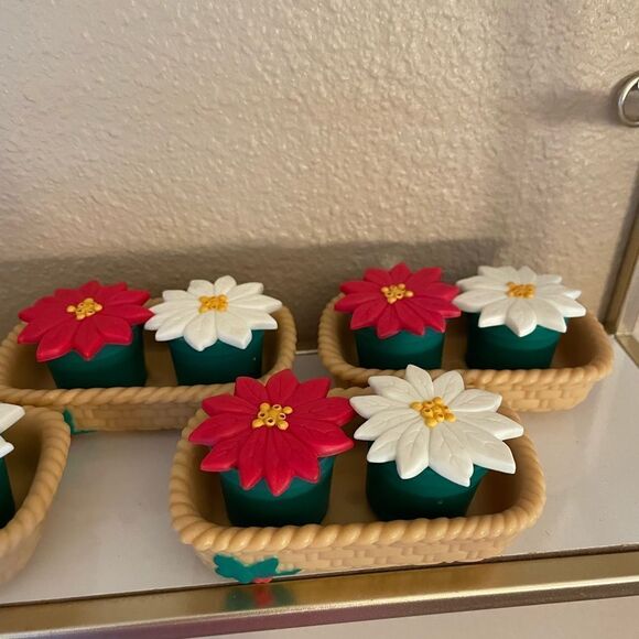 Vintage Avon Poinsettia Salt and Pepper Shakers in Baskets set of 5! - Picture 4 of 14